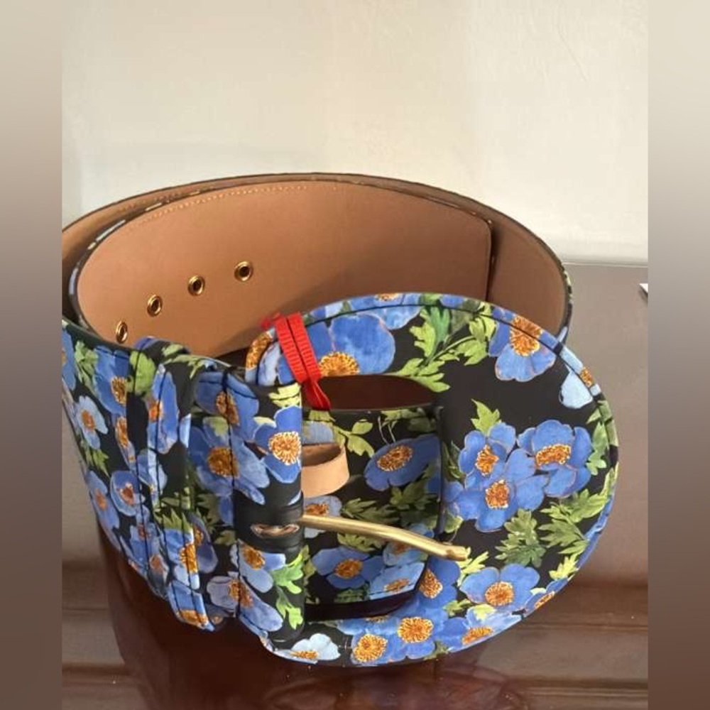 Carolina Herrera floral belt 
BRAND NEW!!